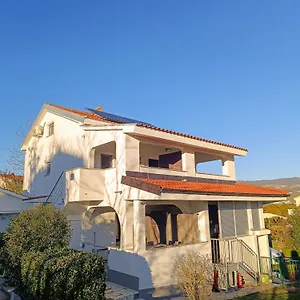 Frank Apartment